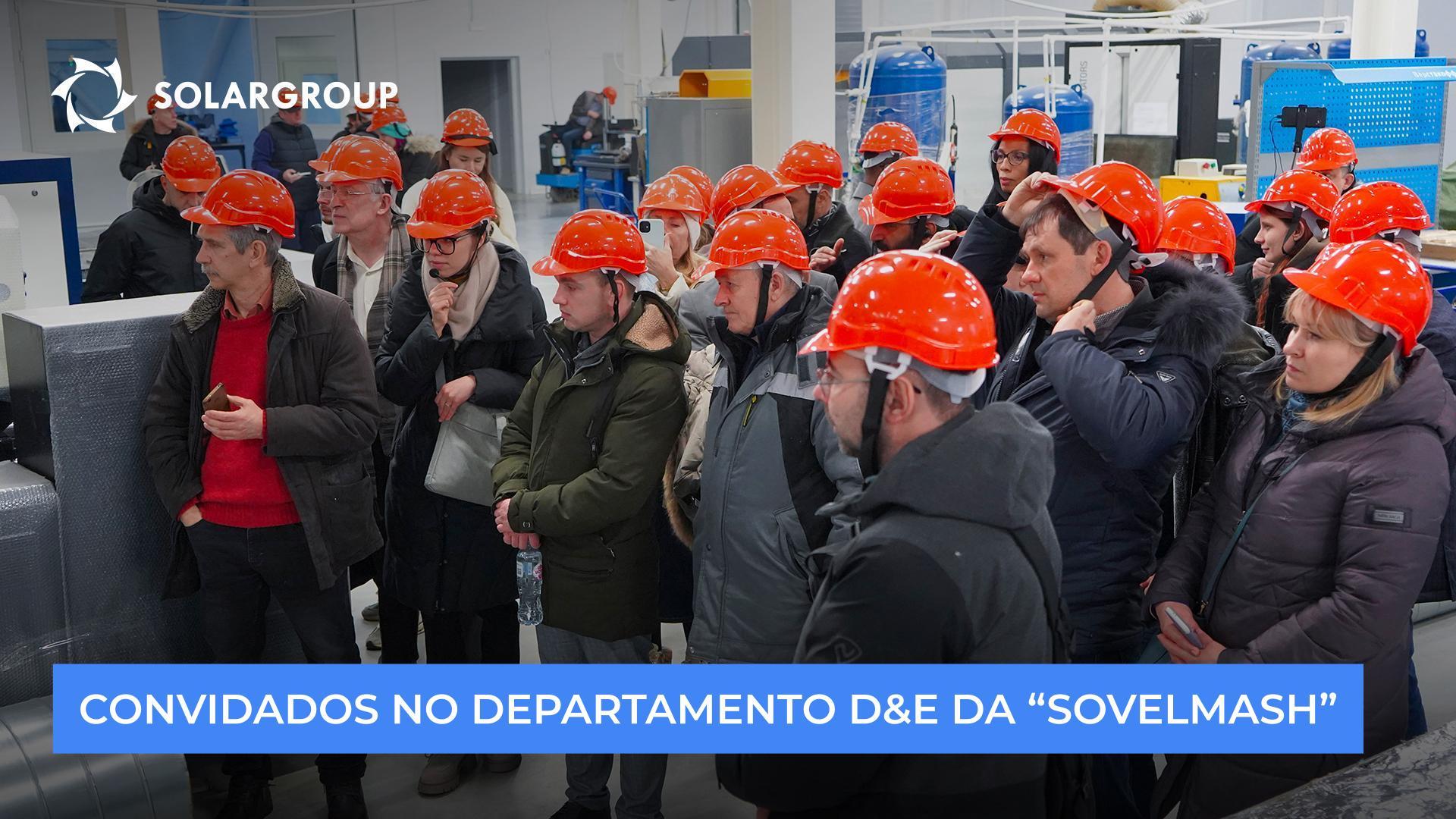 Quem visitou o território de construção da "Sovelmash"?