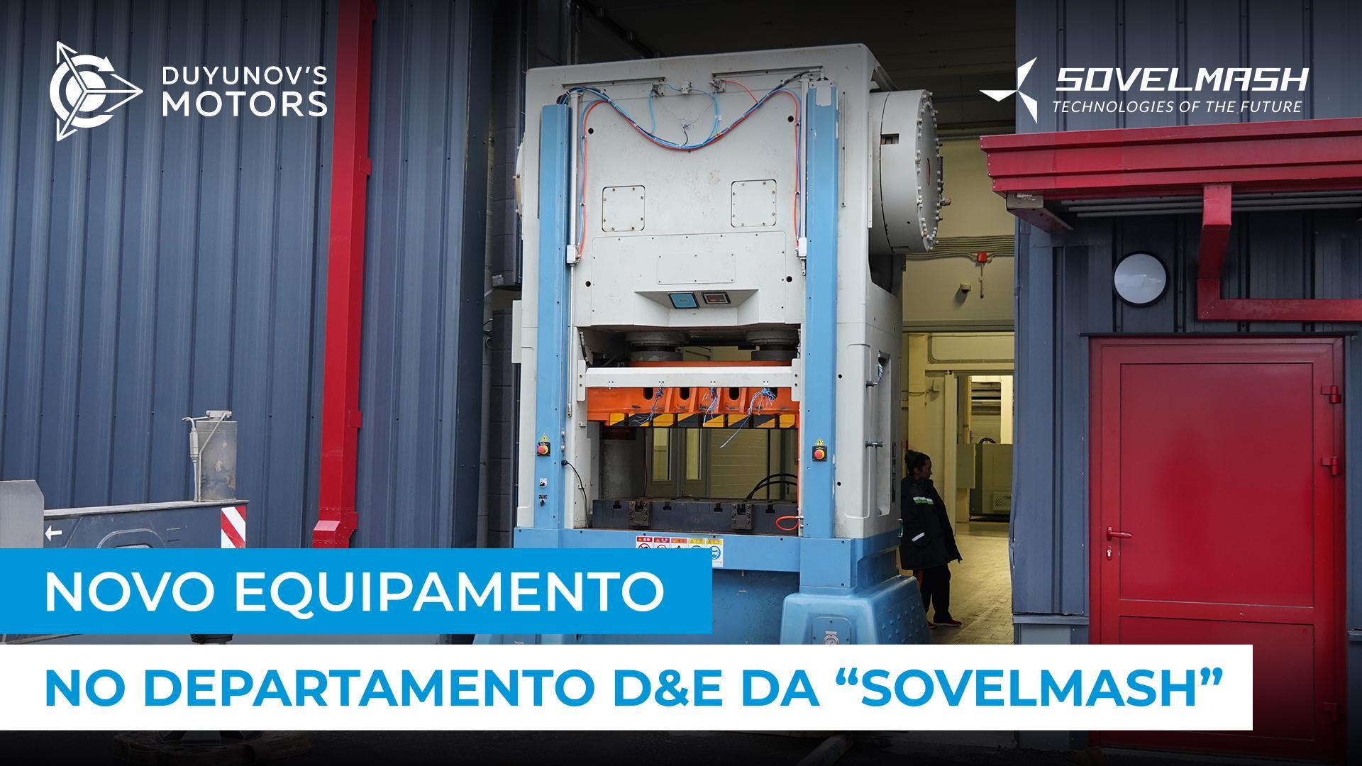 Máquina de estampagem para o processo de produção em série