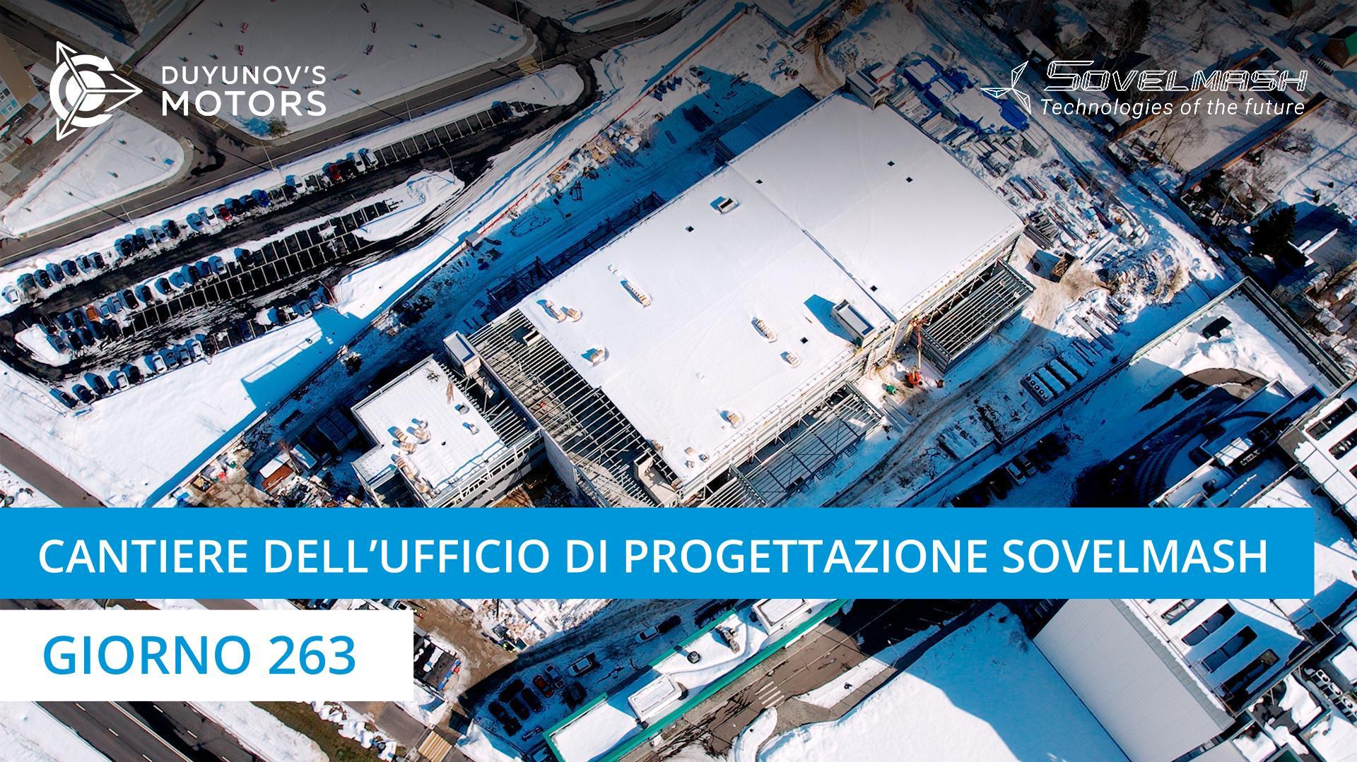 Costruzione dell'ufficio di progettazione Sovelmash: nuova fase di lavoro - montaggio delle finestre